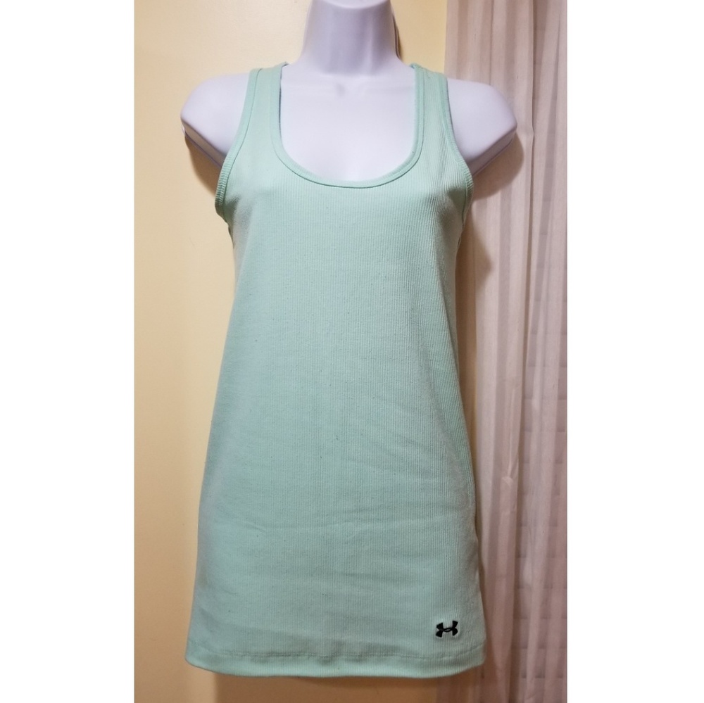 👗NWOT Under Armour Women's Fitted Tanktop